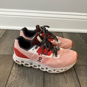 On cloud womens shoes size 8